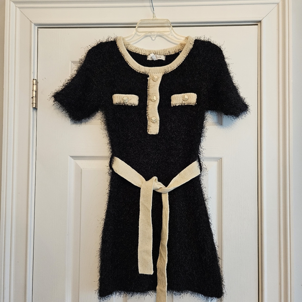 The Ultimate "Old Money" Aesthetic Grifflin Paris | Black & Cream Eyelash Knit - Picture 2 of 7